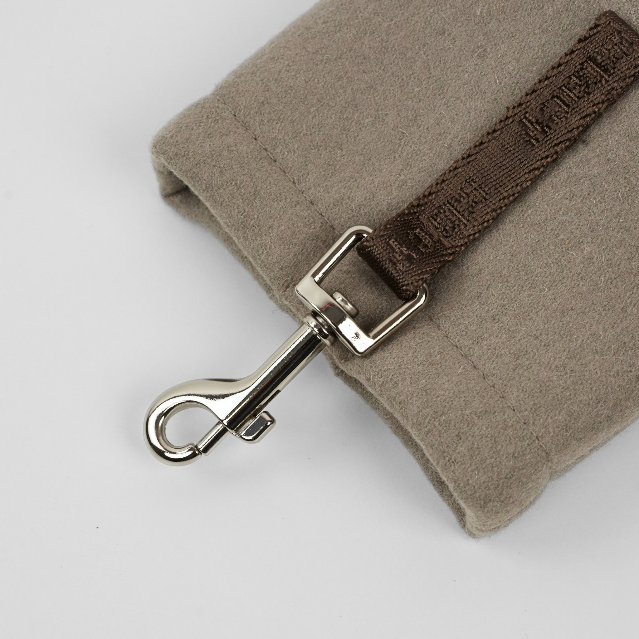 Pochette à friandises Elma avec distributeur de sacs à déjection | Sand