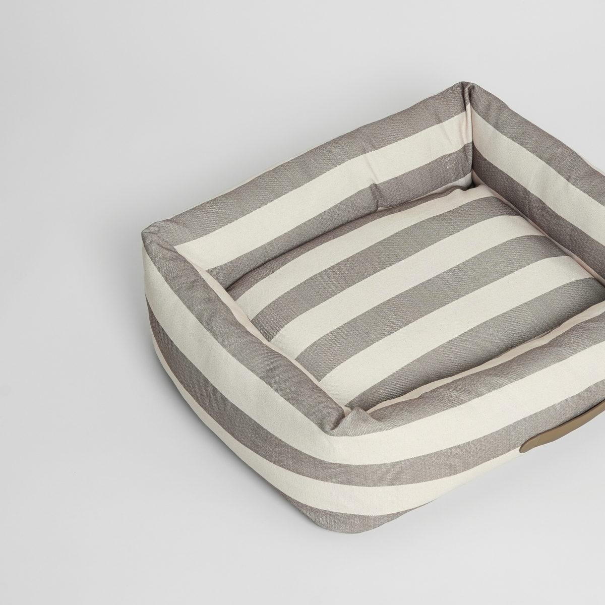 Lit pour chien Striped taupe et crème, vu de biais