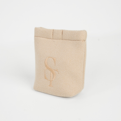Sac à gourmandises Elma en tissu à chevrons Light Rose, orné du monogramme Staey en relief